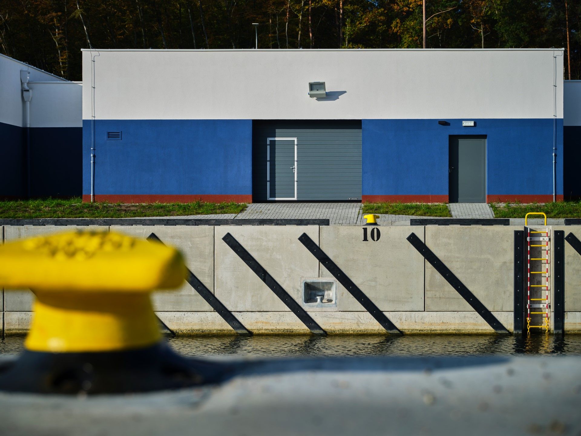 Garagentore im Hafen Nowy Świat, Frische Nehrung