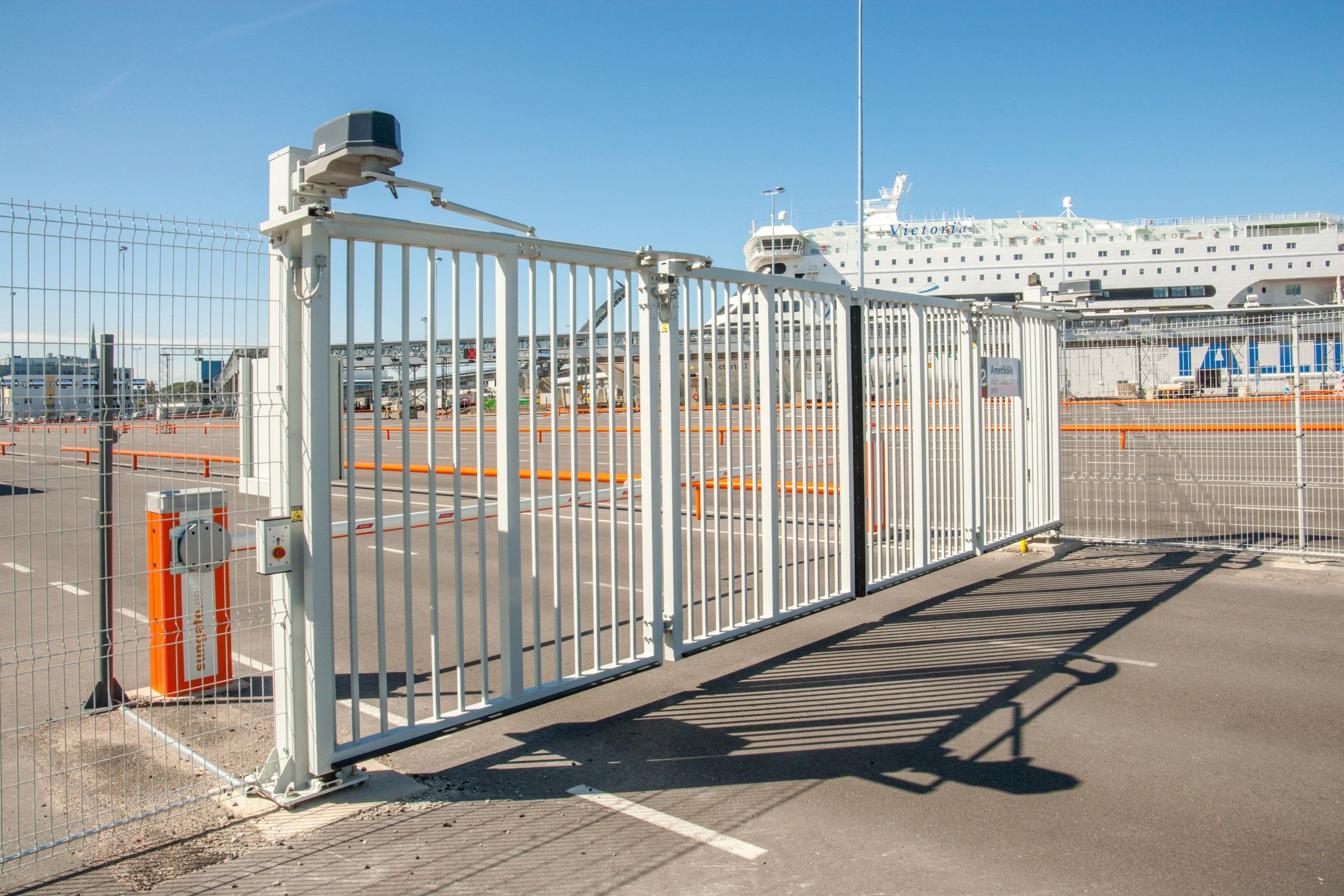 25 Tore V-KING im Hafen von Tallinn, Estland